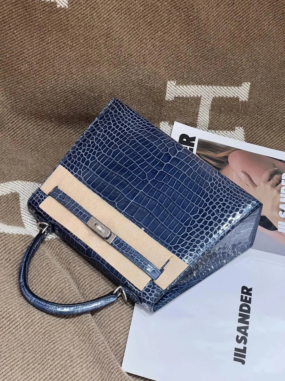 Handcrafted from Nile crocodile leather size25