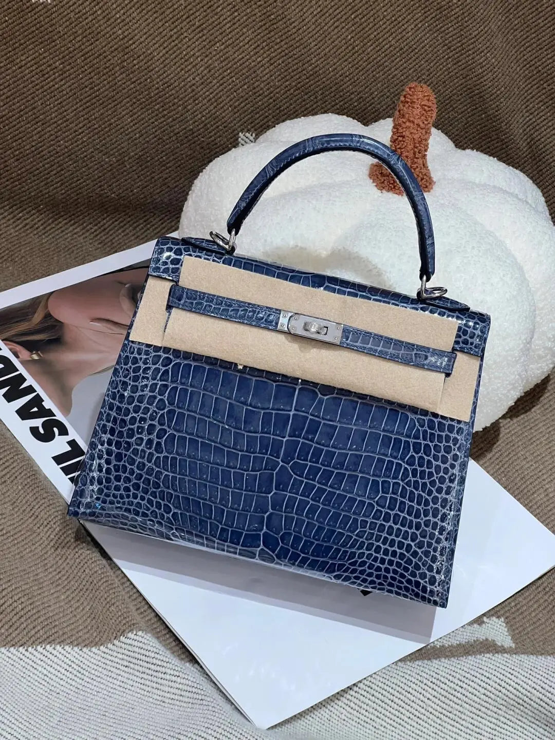 Handcrafted from Nile crocodile leather size25
