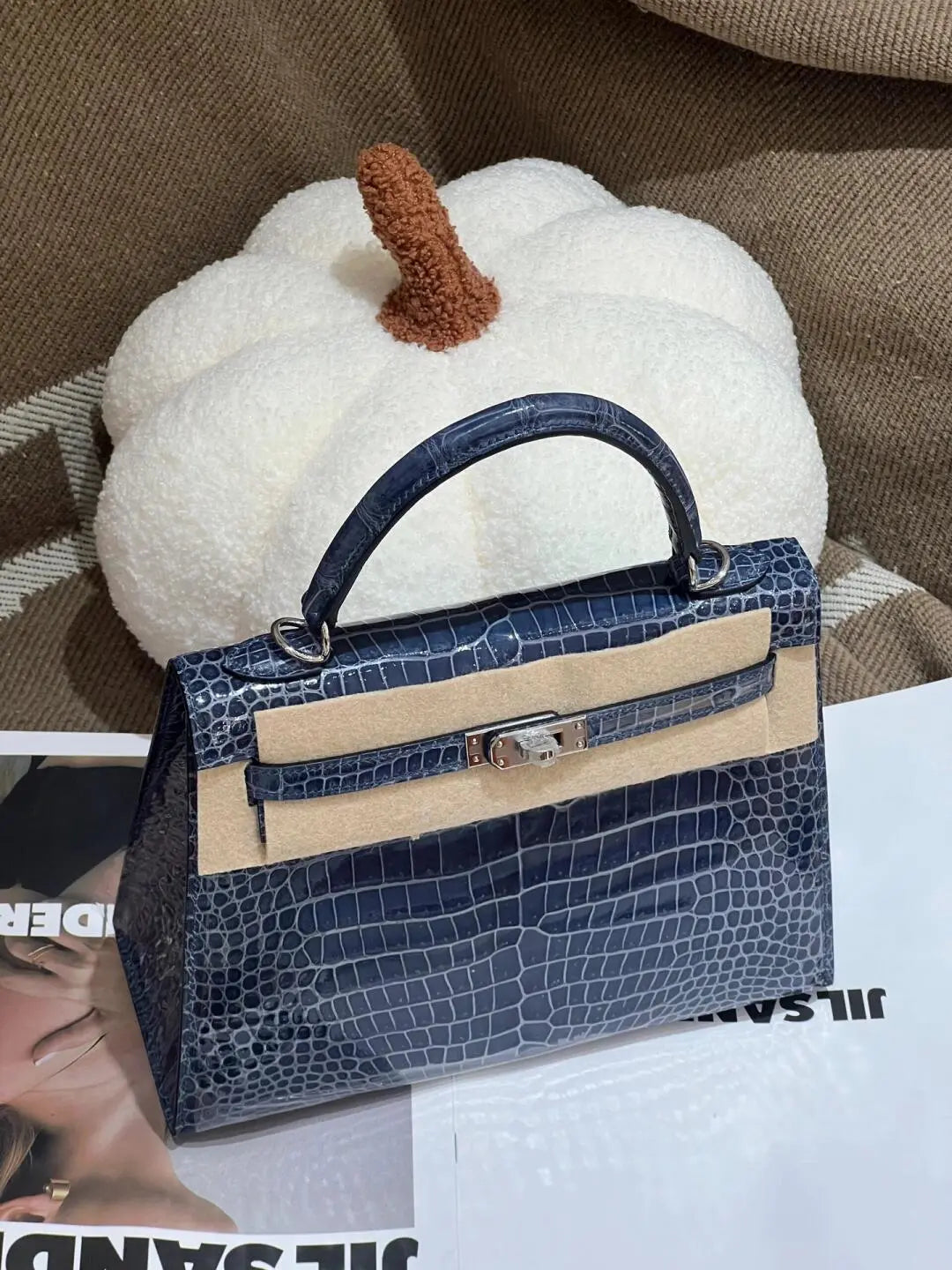 Handcrafted from Nile crocodile leather size25