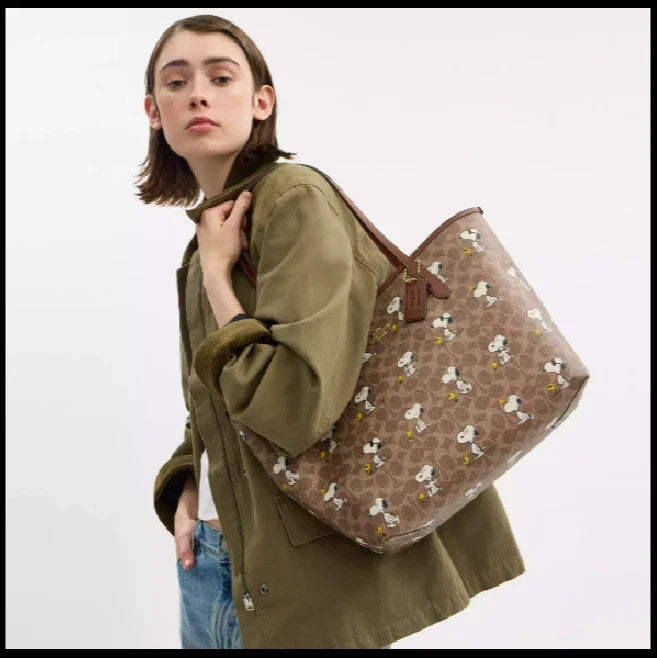 COACH x PEANUTS CBJ89 City Tote Bag Signature Coated Canvas Snoopy Outlet