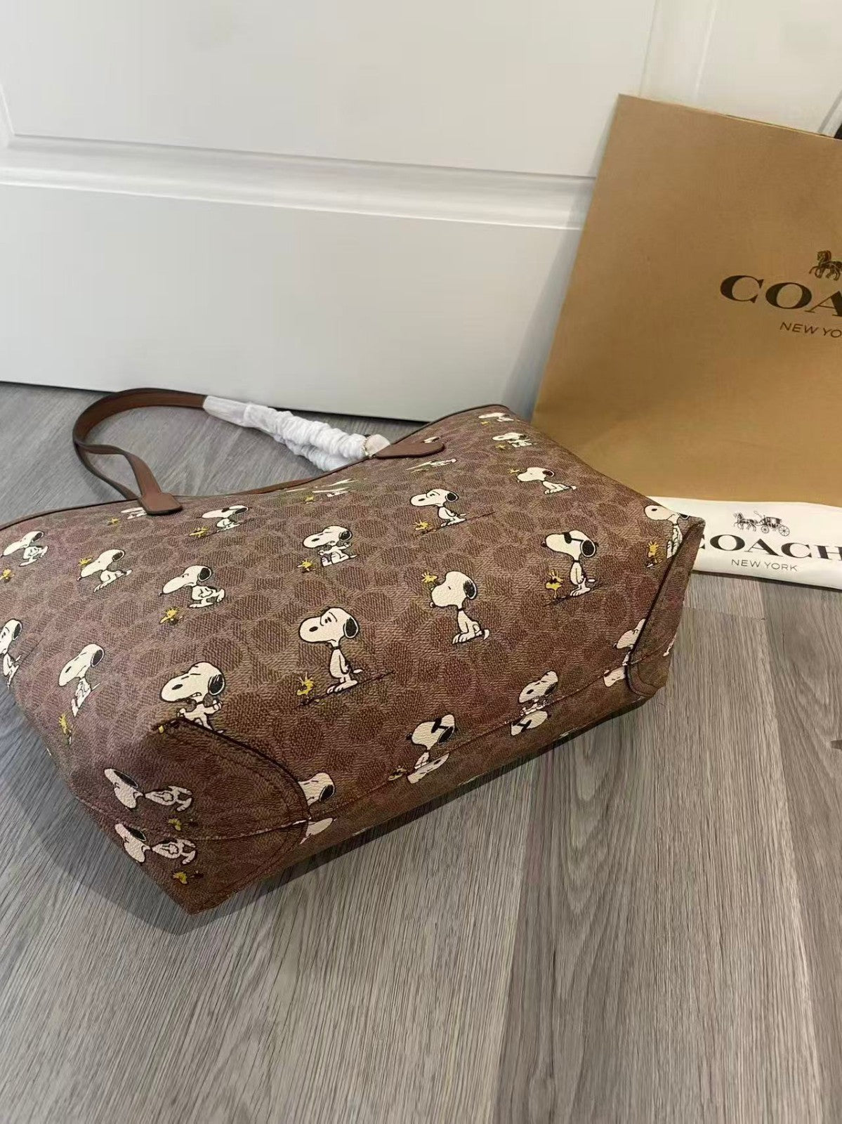 COACH x PEANUTS CBJ89 City Tote Bag Signature Coated Canvas Snoopy Outlet
