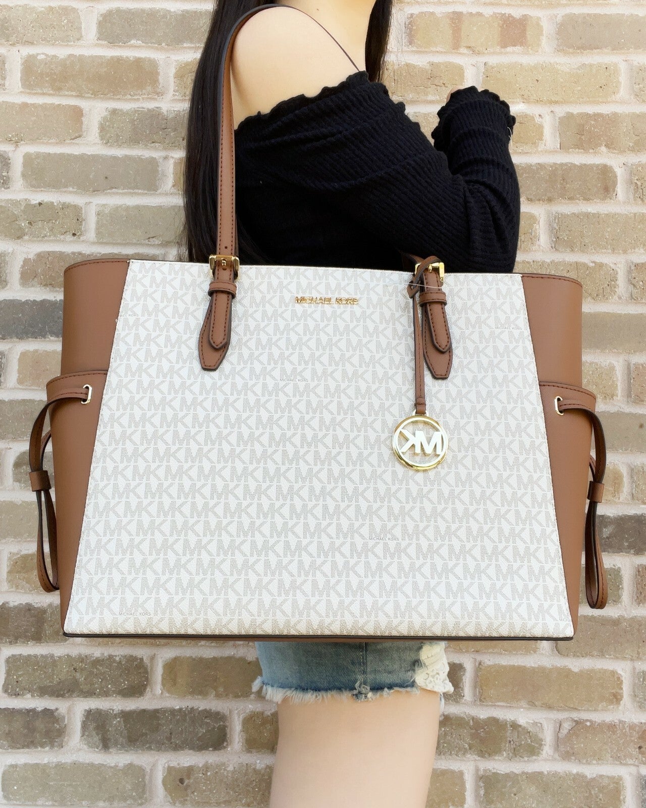 Michael Kors Gilly Jet Set Travel Large Drawstring Top Zip Tote Signature MK