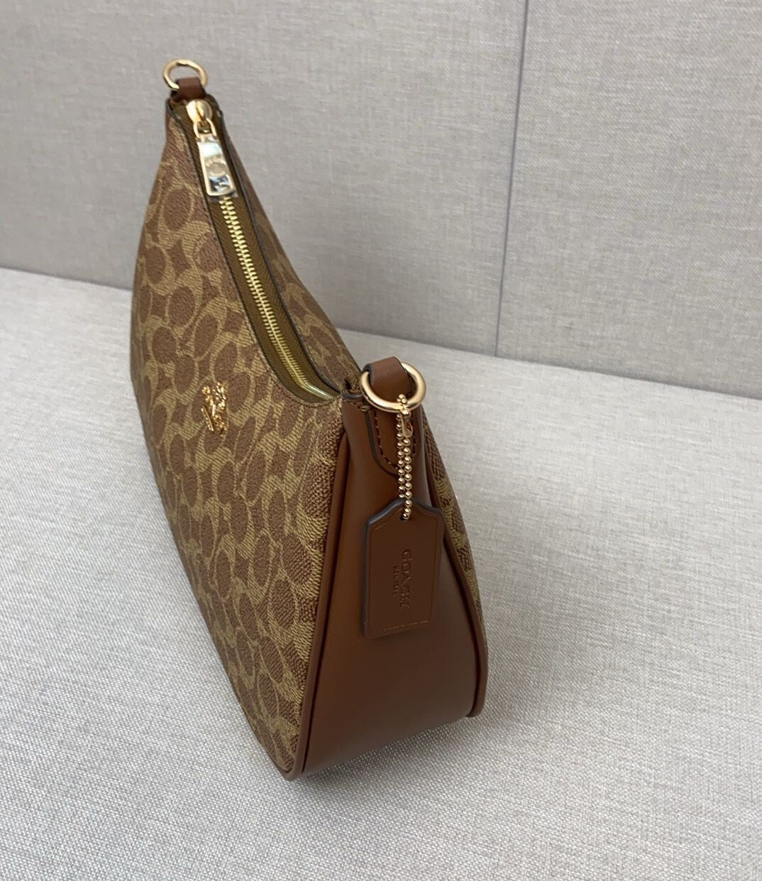 COACH  Teri Hobo Bag Signature Canvas Tan/Brown CV940 Outlet NEW