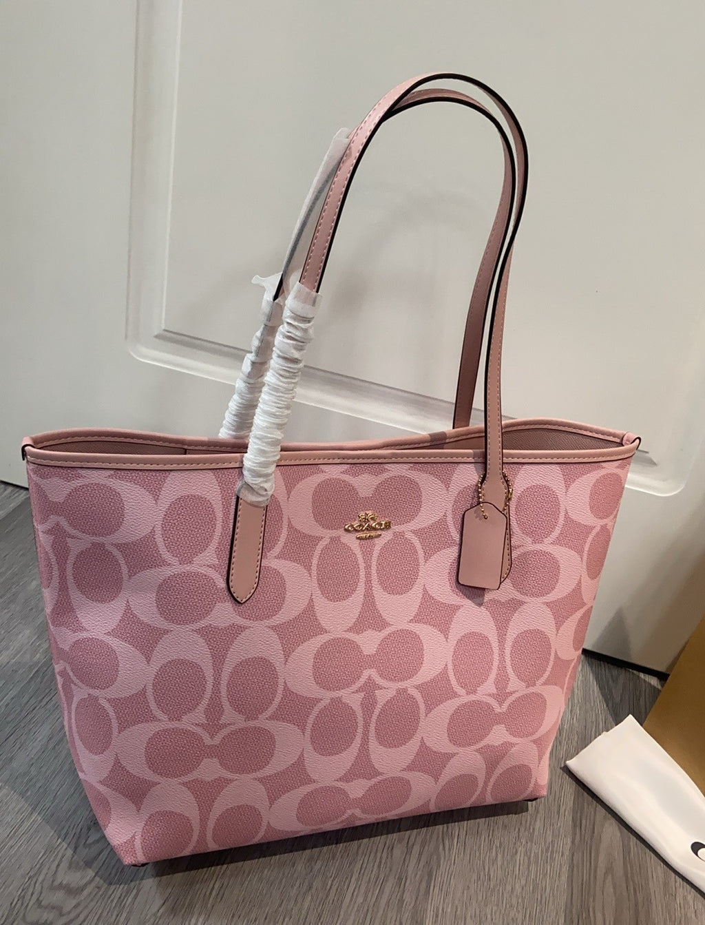 City Tote Bag Signature Canvas Powder Pink CAL49 Outlet NEW