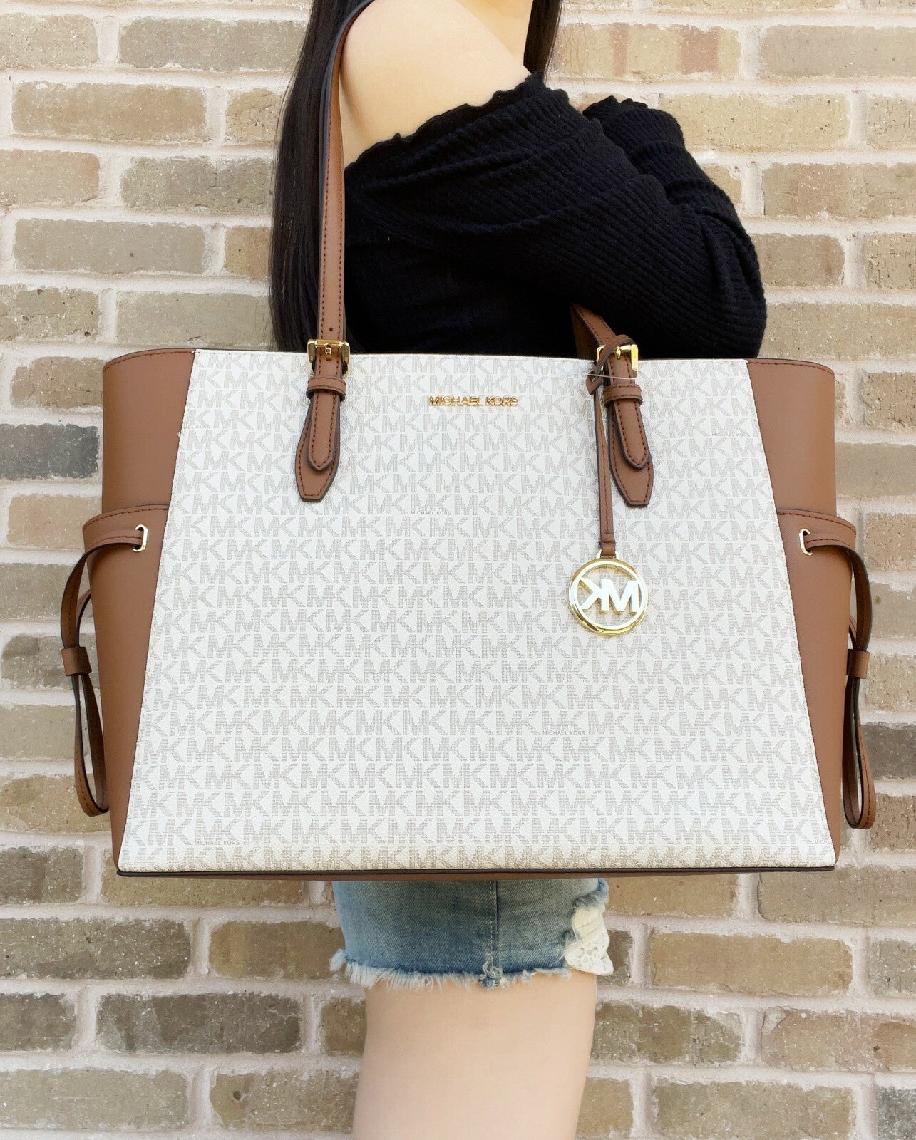 Michael Kors Gilly Jet Set Travel Large Drawstring Top Zip Tote Signature MK