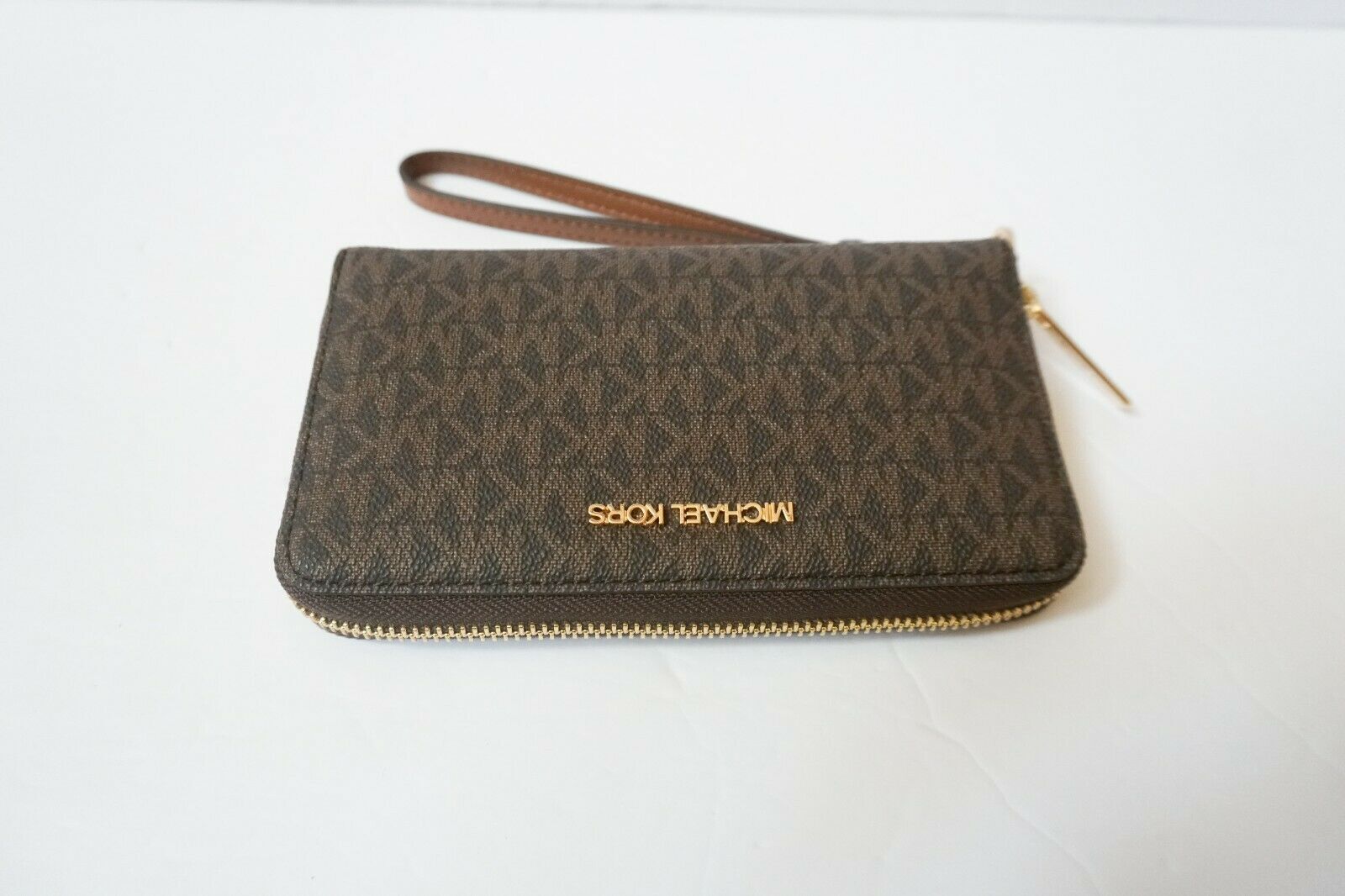 Michael Kors Travel Large Flat MF Phone Case Wristlet Women Wallet