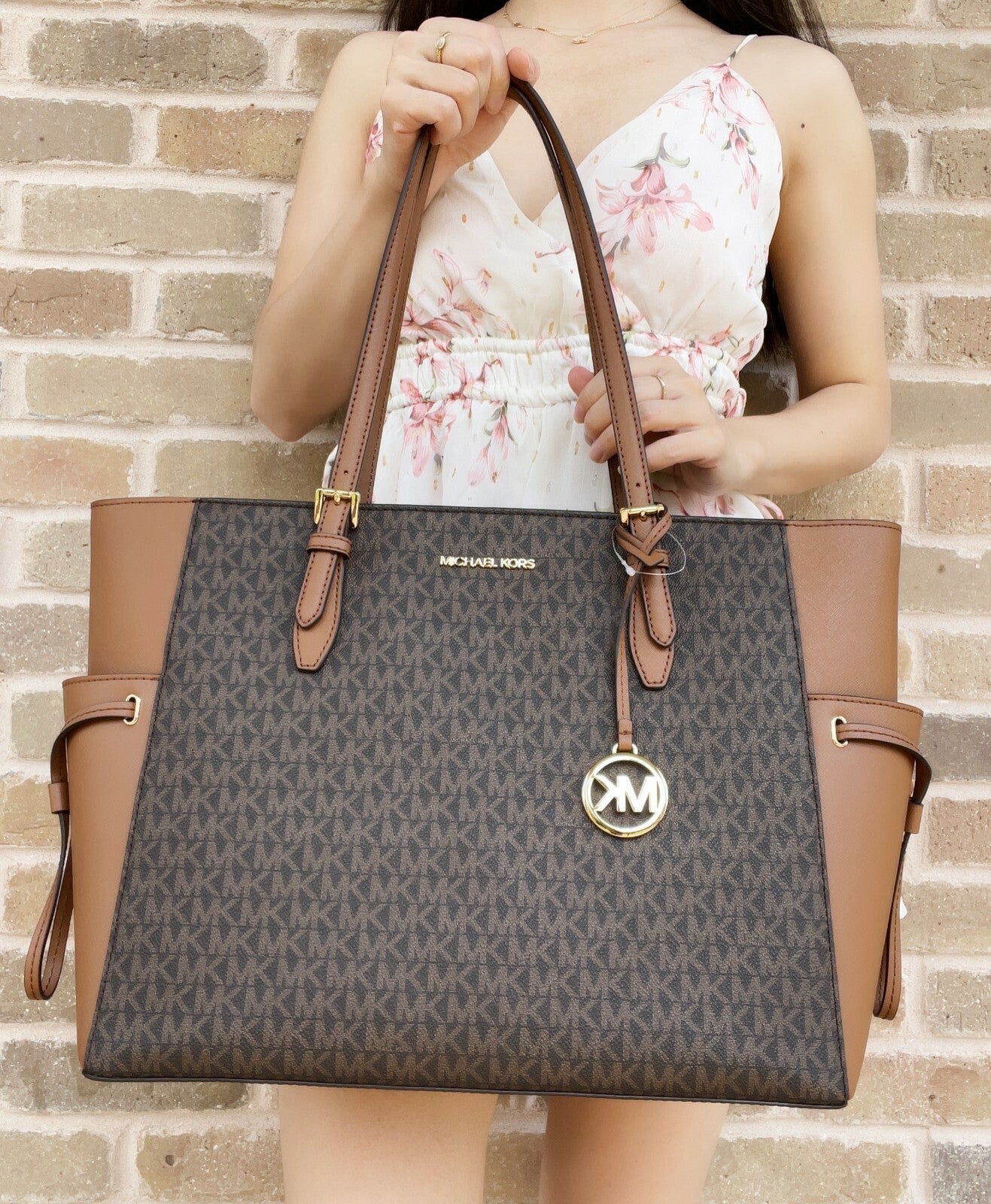 Michael Kors Gilly Jet Set Travel Large Drawstring Top Zip Tote Signature MK